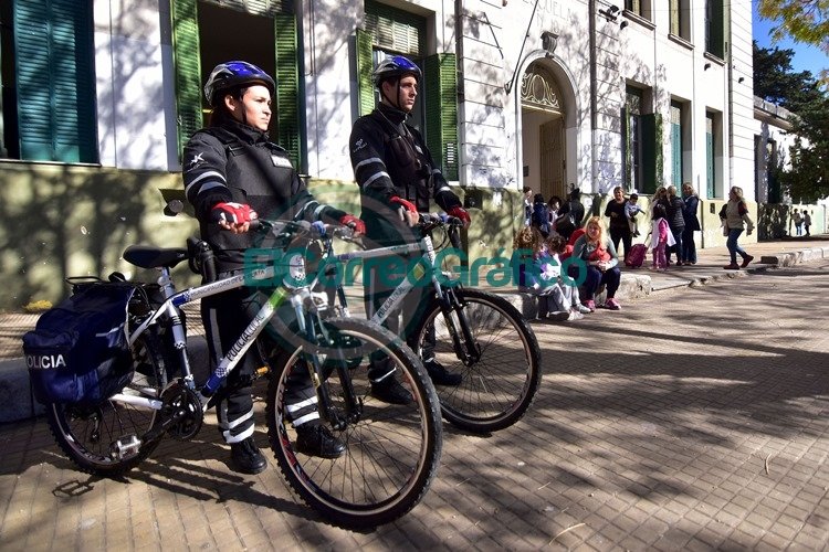 Operativo de control vial y seguridad en escuelas de La Plata