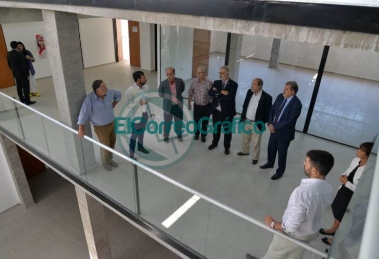 Elustondo recorrió las instalaciones del centro interdisciplinario de investigaciones aplicadas del agua y ambiente Recorrida Elustondo recorrió las instalaciones del centro interdisciplinario de investigaciones aplicadas del agua y ambiete 1