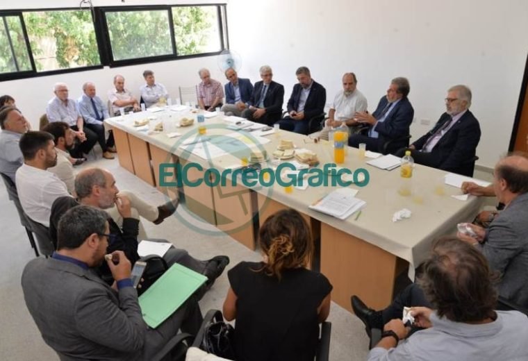 Elustondo recorrió las instalaciones del centro interdisciplinario de investigaciones aplicadas del agua y ambiente Recorrida Elustondo recorrió las instalaciones del centro interdisciplinario de investigaciones aplicadas del agua y ambiete 2