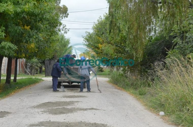 Trabajos de reparación de la calle 35 hacia el Monte en el barrio Villa Zula 01