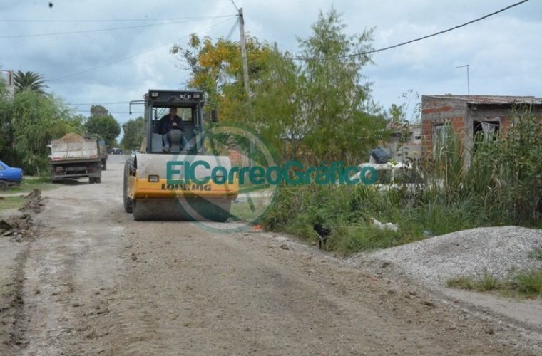 Trabajos de reparación de la calle 35 hacia el Monte en el barrio Villa Zula 02