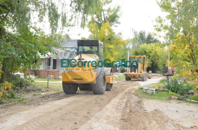Trabajos de reparación de la calle 35 hacia el Monte en el barrio Villa Zula 03