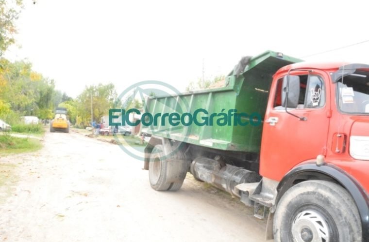 Trabajos de reparación de la calle 35 hacia el Monte en el barrio Villa Zula 04
