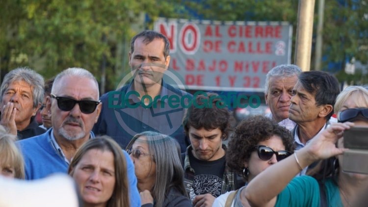 Escudero acompaño a vecinos de 2 y 32 alertados sobre el peligro ambiental y urbanístico Escudero acompaño a vecinos de 2 y 32 alertados sobre el peligro ambiental y urbanístico