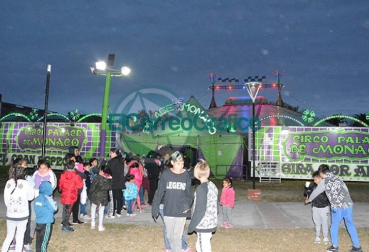 400 chicos participaron de función del Circo Palace de Mónaco 2