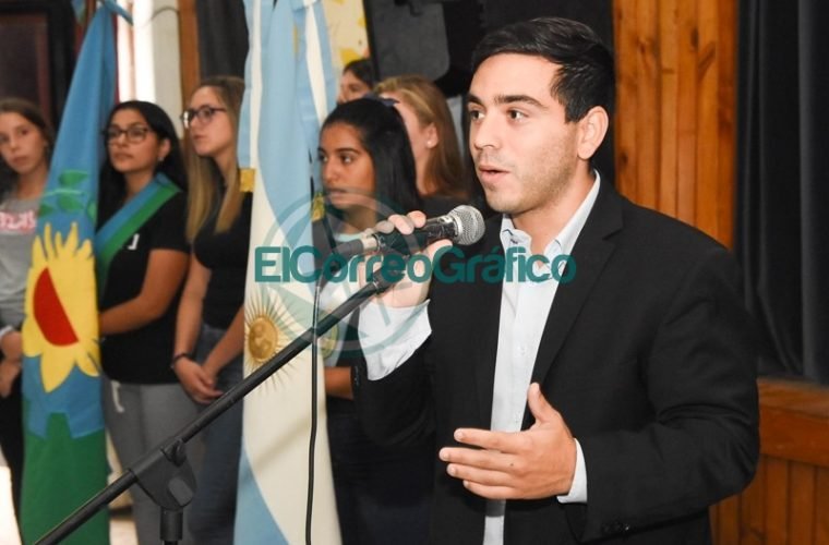 Acto escolar del “Día del Veterano y los Caídos en la Guerra” en la Secundaria nº 8 03