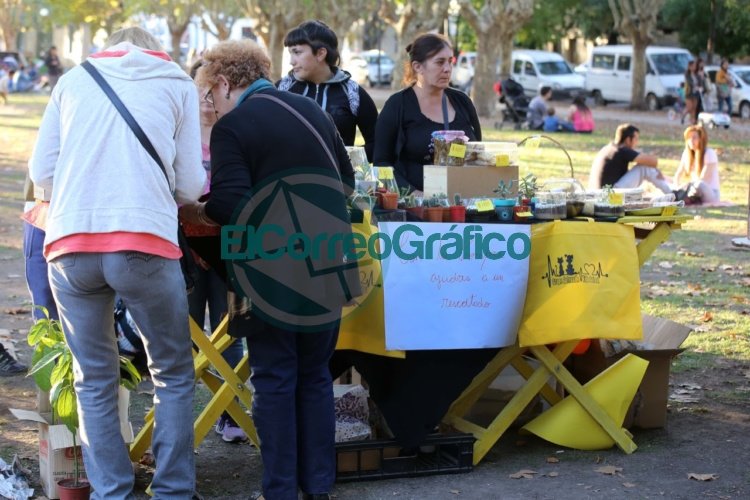 Con artesanías y manualidades, entidades de protección animal participaron de las Ferias habilitadas