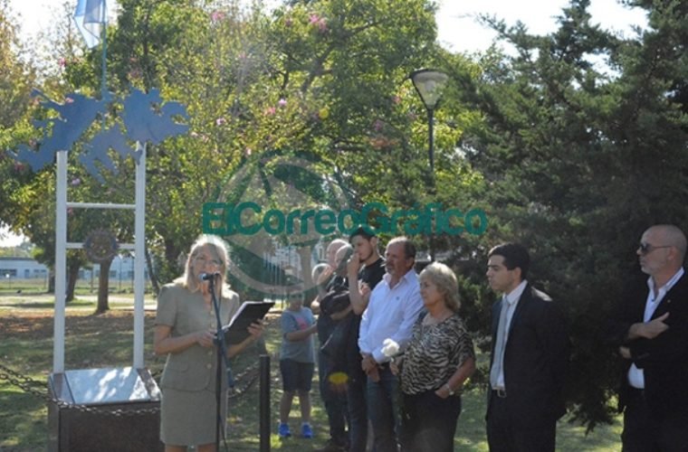 Homenaje del Rotary Club de Berisso a los Héroes de Malvinas 02