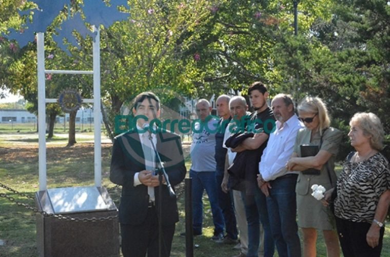 Homenaje del Rotary Club de Berisso a los Héroes de Malvinas 04