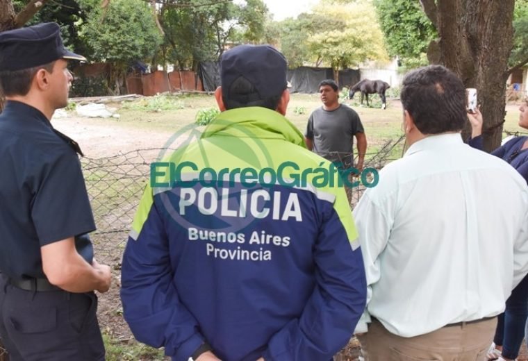 Nedela paseó por El Carmen junto a los comisarios locales Nedela paseó por El Carmen junto a los comisarios locales 09