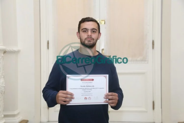 Un estudiante de la UNNOBA viajó a México para competir en telecomunicaciones Un estudiante de la UNNOBA viajó a México para competir en telecomunicaciones