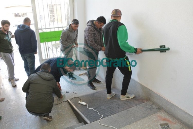 Barandas en las rampas de accesos al Consejo para Personas con Discapacidad