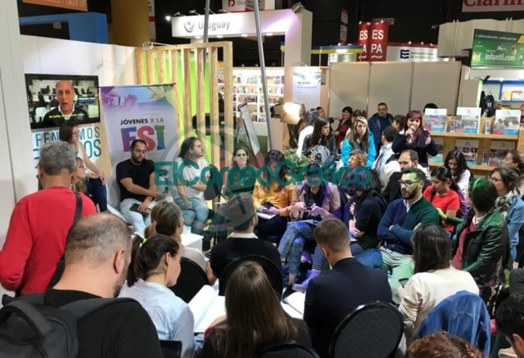 Cincotta se paseó por la Feria del Libro defendiendo la Educación Sexual Integral 3