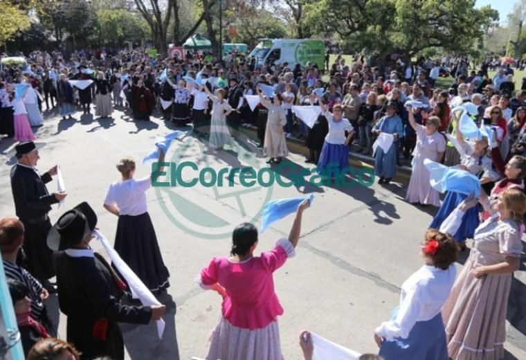 Con un gran desfile y un clima familiar, City Bell celebró su 105° aniversario Con un gran desfile y un clima familiar, City Bell celebró su 105° aniversario 5