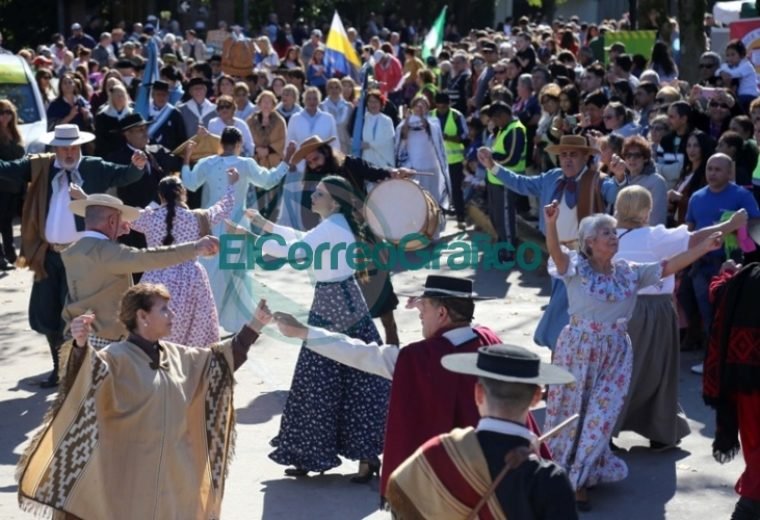 Con un gran desfile y un clima familiar, City Bell celebró su 105° aniversario Con un gran desfile y un clima familiar, City Bell celebró su 105° aniversario 6