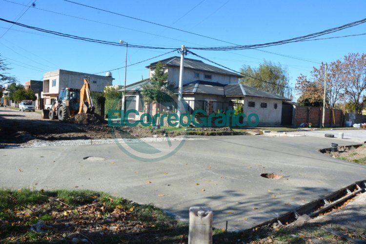 Construcción de bocacalle en 165 y 22