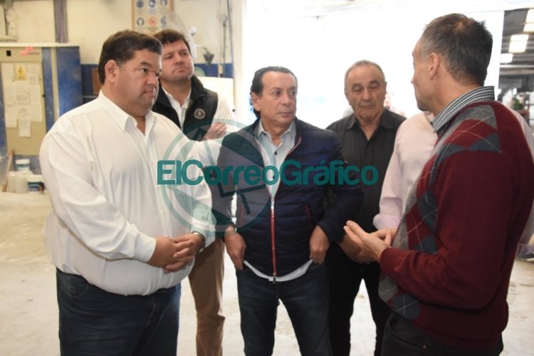 El ministro Sica y el intendente Nedela visitaron las instalaciones de empresas