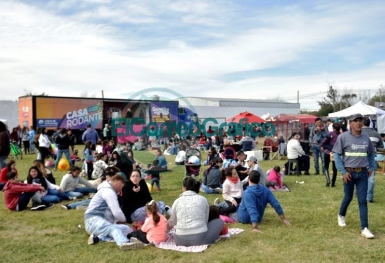 En un colorido festejo, los vecinos de Abasto celebraron sus 128 años 06