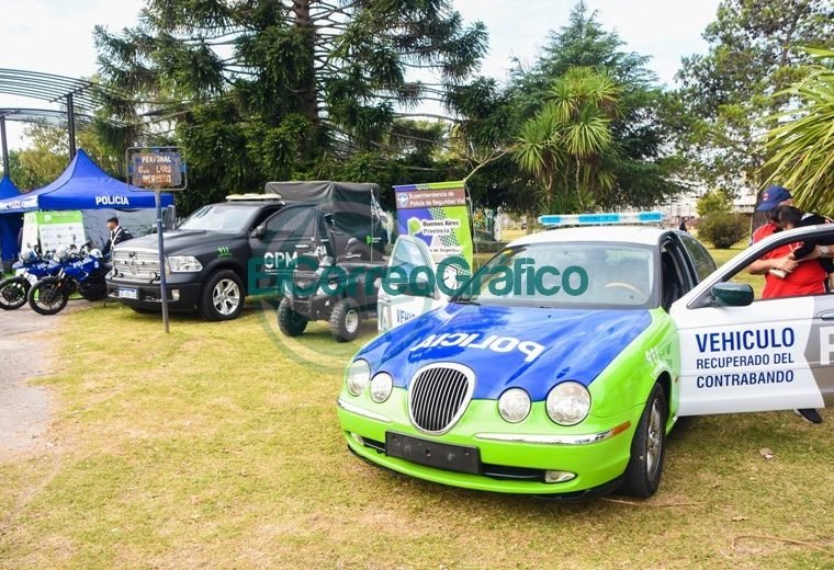 La Policía Bonaerense presentó su Muestra Itinerante en Berisso 3