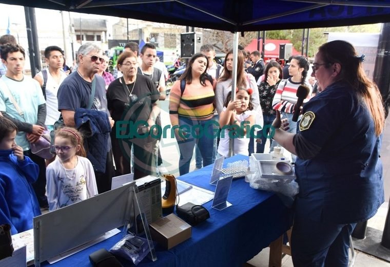 La Policía Bonaerense presentó su Muestra Itinerante en Berisso 4