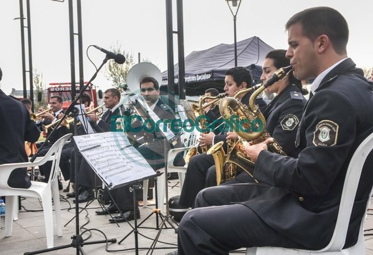 La Policía Bonaerense presentó su Muestra Itinerante en Berisso 6