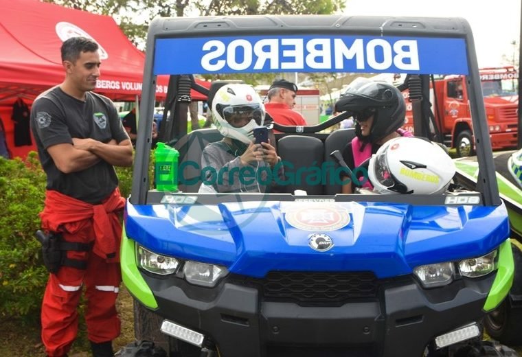 La Policía Bonaerense presentó su Muestra Itinerante en Berisso 7
