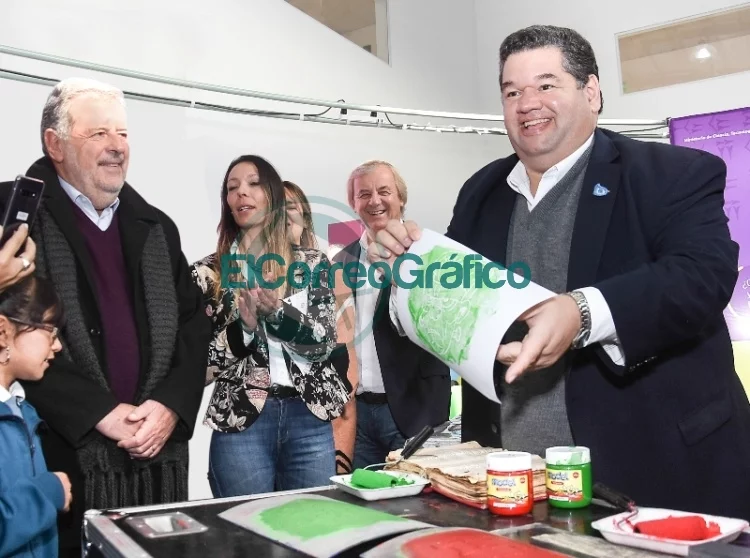 Nedela con el ministro bonaerense de Ciencia recorrieron la Feria Intinerante en La Franja