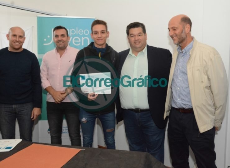 Nedela participó de la entrega de certificados a jóvenes capacitados a través de la Oficina de Empleo 1