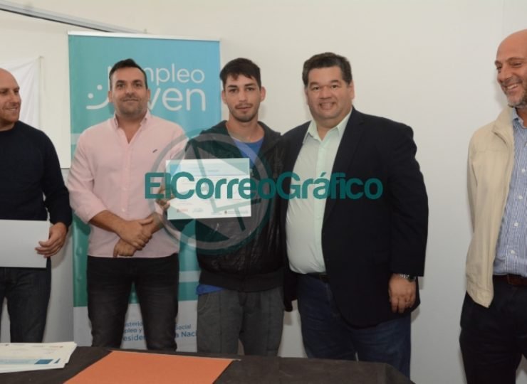 Nedela participó de la entrega de certificados a jóvenes capacitados a través de la Oficina de Empleo 2