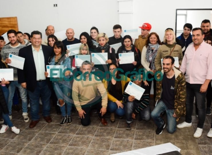 Nedela participó de la entrega de certificados a jóvenes capacitados a través de la Oficina de Empleo 3