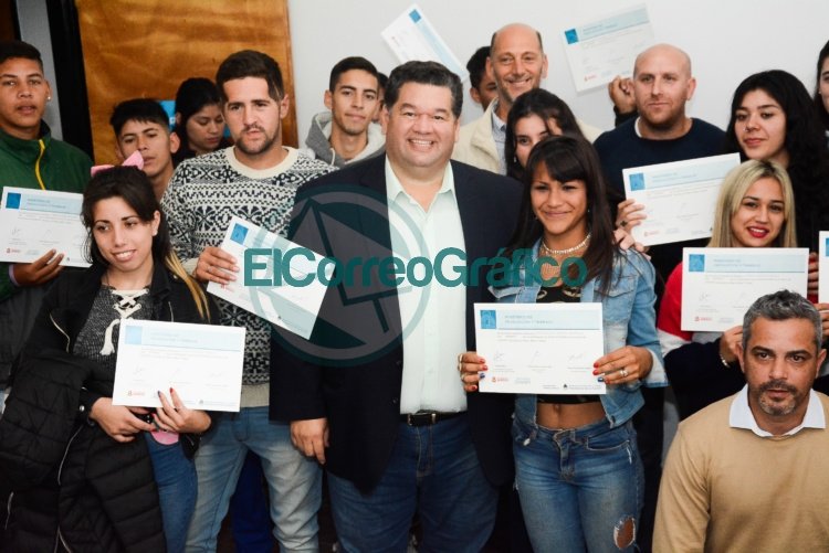 Nedela participó de la entrega de certificados a jóvenes capacitados a través de la Oficina de Empleo