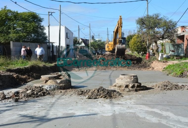 Nedela recorrió la pavimentación de la calle 170 y dialogó con vecinos Nedela recorrió la pavimentación de la calle 170 y dialogó con vecinos 02