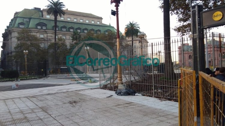 La Plaza de Mayo podría tener enrejado permanente La Plaza de Mayo podría tener enrejado permanente