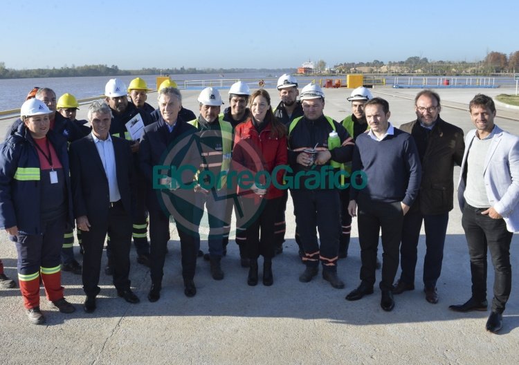 Vidal con Macri recorrieron la terminal portuaria de Campana Vidal con Macri recorrieron la terminal portuaria de Campana