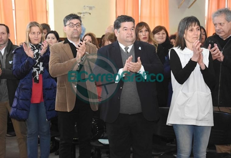 Acto Escolar de Promesa de Lealtad a la Bandera en la Escuela N° 3 de Berisso 1