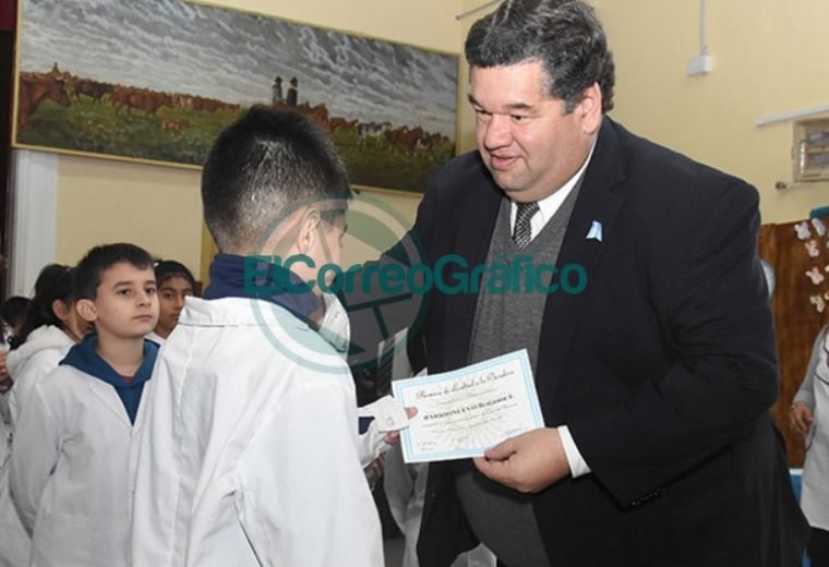 Acto Escolar de Promesa de Lealtad a la Bandera en la Escuela N° 3 de Berisso 3