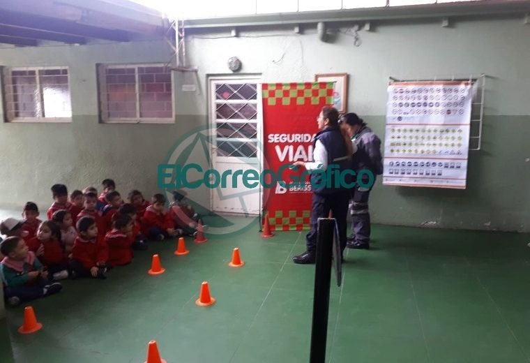 Clase de seguridad vial en el Jardín de Infantes Nuestra Señora de Loreto de Berisso 2