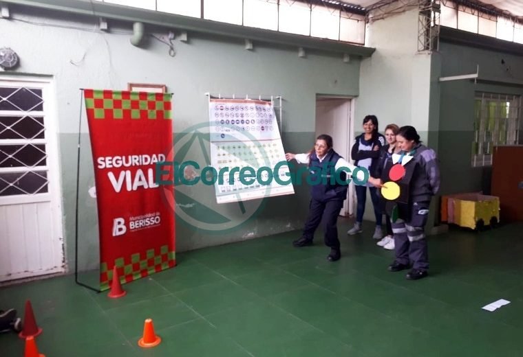 Clase de seguridad vial en el Jardín de Infantes Nuestra Señora de Loreto de Berisso 3