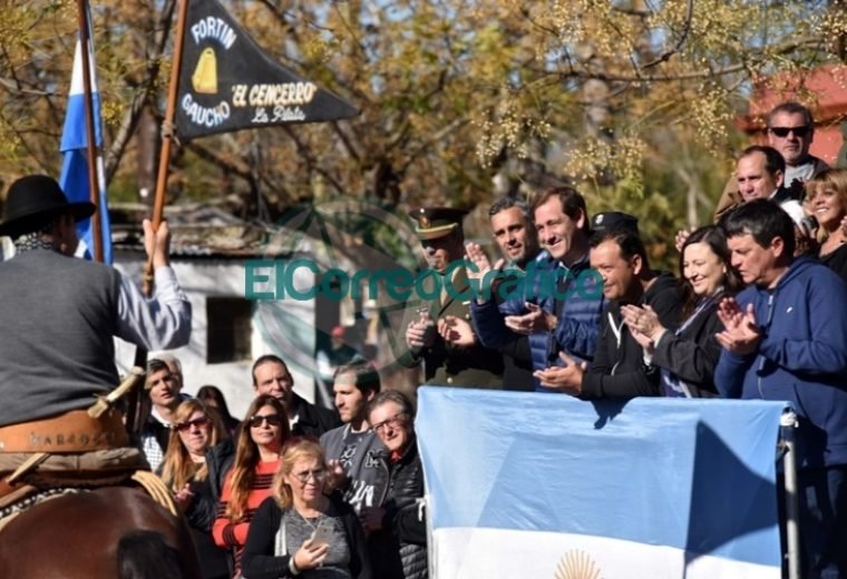 Con música y entretenimiento, una multitud de vecinos festejó el 132° aniversario de Arana 4