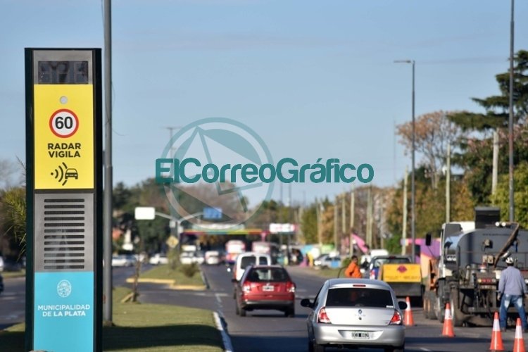 Se instalan de "Tótems", radares lectores de velocidad en La Plata