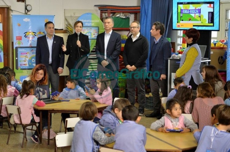 Vidal con Macri lanzaron en Tres de Febrero el nivel incial del Programa Aprender Conectados Vidal con Macri lanzaron en Tres de Febrero el nivel incial del Programa Aprender Conectados