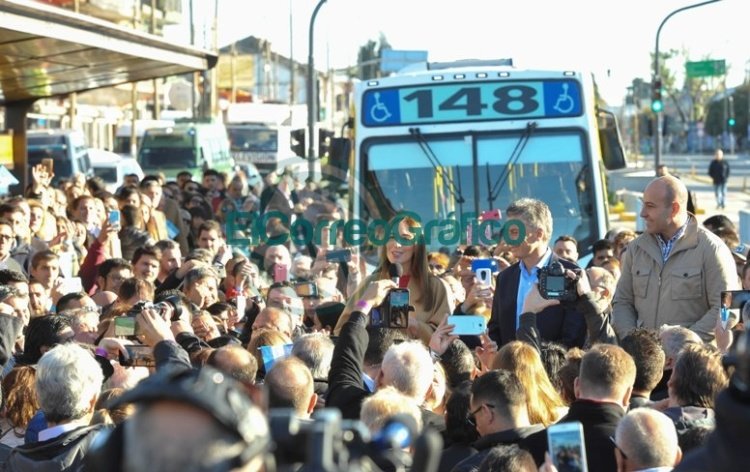 Vidal y Macri inauguraron el Metrobus de Avenida Calchaquí en Quilmes
