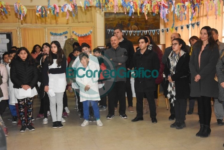 Acto por el 86º Aniversario del fallecimiento de Hipólito Yrigoyen en su escuela homónima en Berisso