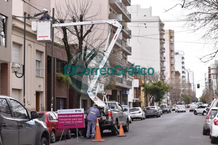 Comenzó con la instalación de 20 mil nuevas luminarias LED en La Plata