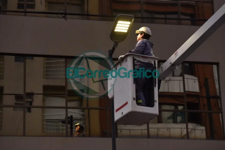 Comenzó con la instalación de 20 mil nuevas luminarias LED en La Plata