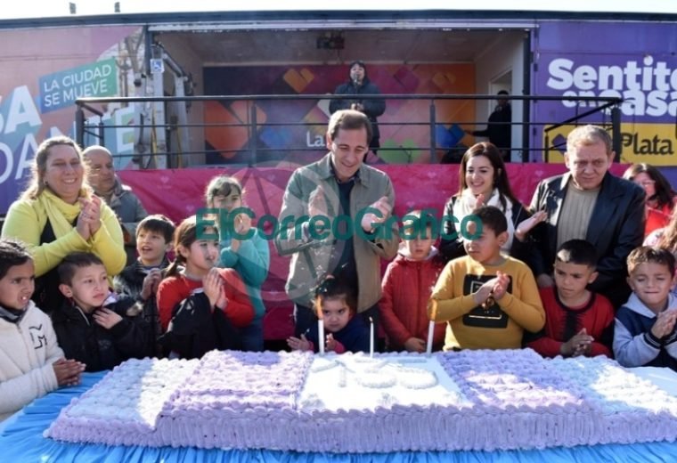Con un colorido festejo, Melchor Romero celebró su 135° aniversario 1