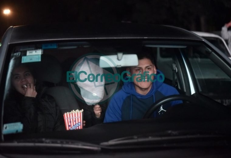 Con una atractiva propuesta, el estacionamiento de La República de los Niños se convirtió en un autocine 09
