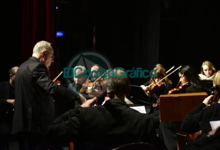 Garro asistió al concierto de gala por el 203° aniversario de la Independencia Garro asistió al concierto de gala por el 203° aniversario de la Independencia 01