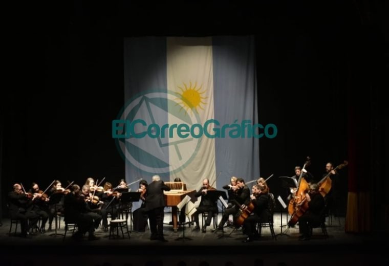Garro asistió al concierto de gala por el 203° aniversario de la Independencia Garro asistió al concierto de gala por el 203° aniversario de la Independencia 02