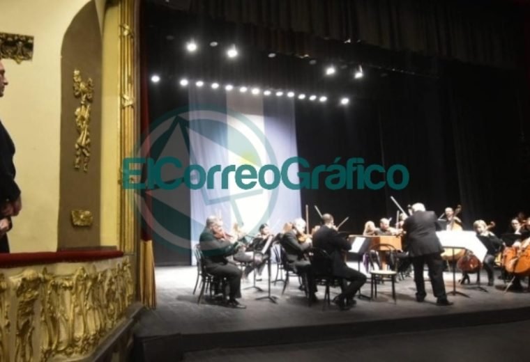 Garro asistió al concierto de gala por el 203° aniversario de la Independencia Garro asistió al concierto de gala por el 203° aniversario de la Independencia 03